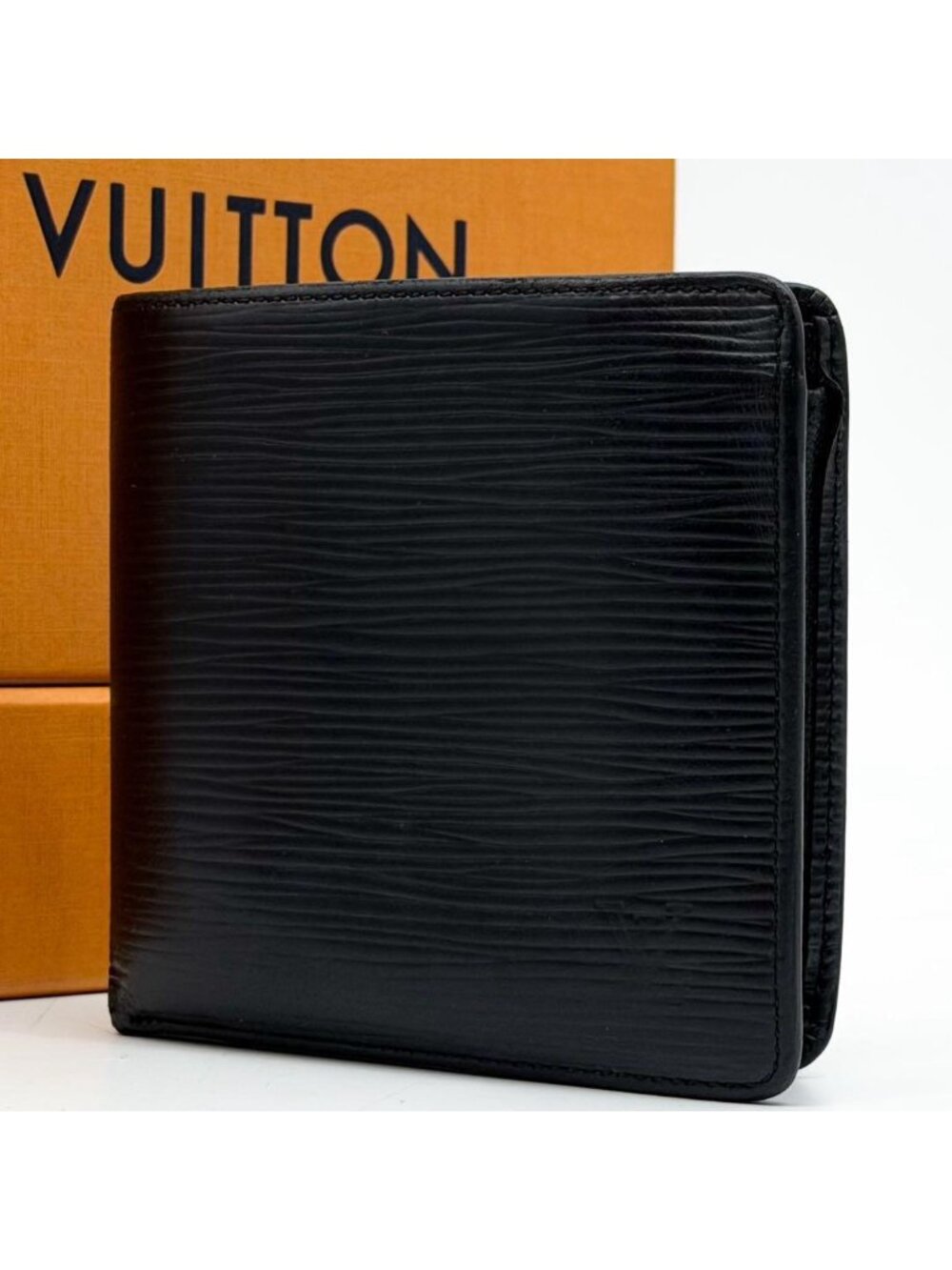 Louis Vuitton Portefeuille Marco Epi Black Bifold Compact Wallet